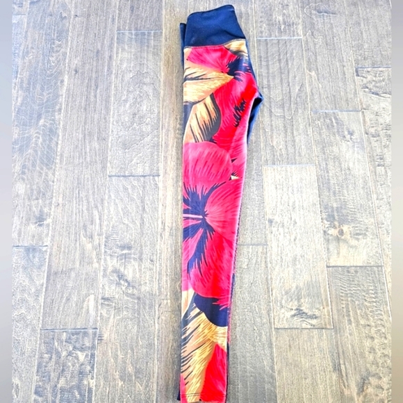 Noli Black Flowered Women's Leggings sz small - Picture 3 of 6